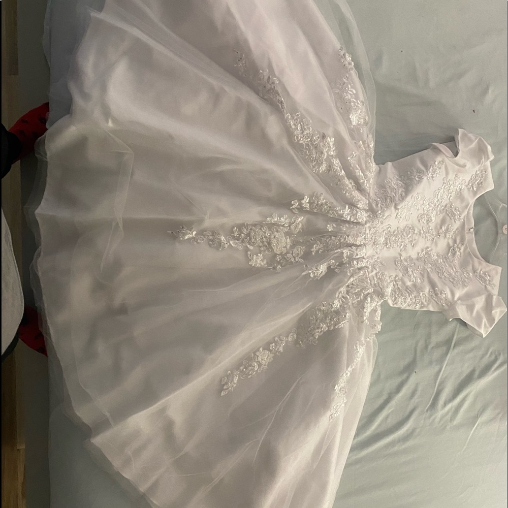 SPARKLE SEQUINS AND FLORAL LACE DESIGN Dress-Veil-Gloves. Dress is flowing